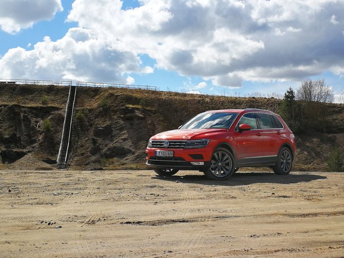 Žilvino Pekarsko / 15min nuotr./Lietuviški Marso kanjonai (Šeimyniškių atodanga), žvelgiant pro „Tiguan“, „Kodiaq“ ir „Ateca“ langus