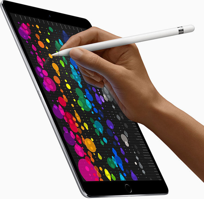 AFP/„Scanpix“ nuotr./Naujasis „iPad Pro“ ir  skaitmeninis rašiklis „Apple Pencil“