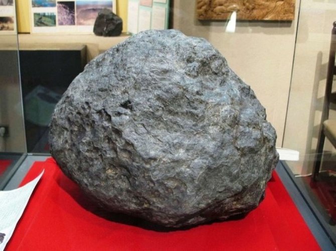 Šiuo metu Ensisheimo meteoritas eksponuojamas miestelio muziejuje. Šaltinis: www.tumblr.com