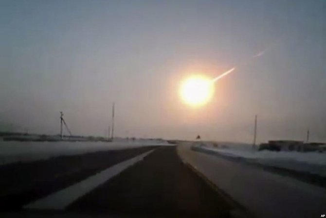 Ryškų bolidą ties Čeliabinsku stebėjo ir užfiksavo šimtai liudininkų. Šaltinis: www.meteorit.ru