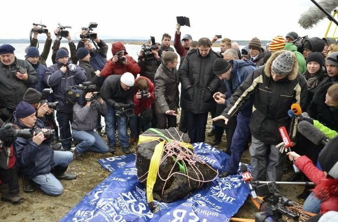 Iš Čebarkulio ežero, tyvuliuojančio netoli Čeliabinsko, dugno tyrinėtojai iškėlė ne vieną meteoritinį kūną. Šaltinis: www.meteorit.ru