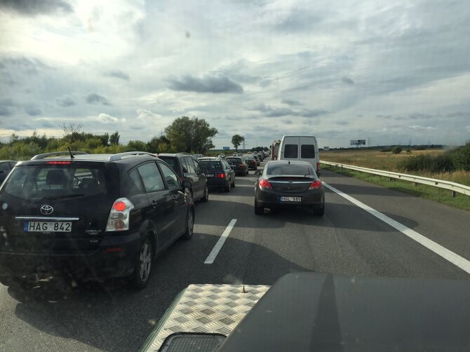 Valdo Kopūsto / 15min nuotr./Spūstis 76–80 kelio Vilnius–Kaunas kilometre