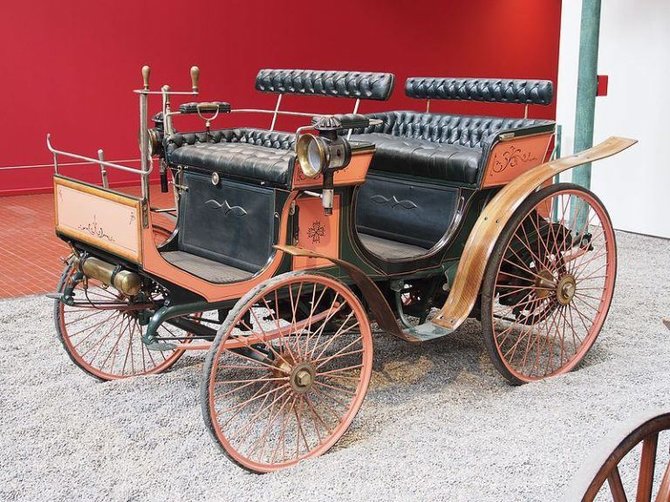 Mechanikas pavogė maždaug taip atrodžiusį Peugeot. (Alf van Beem , Wikimedia)