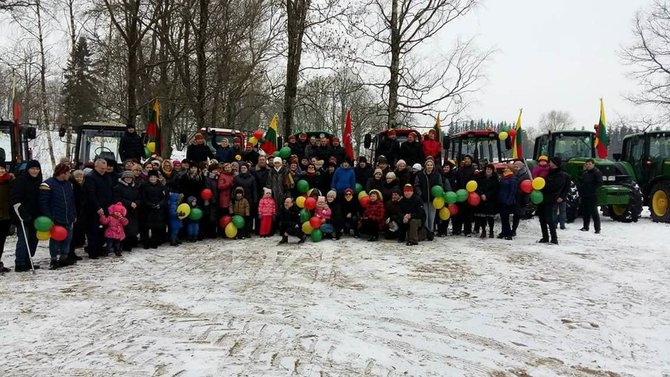 Skaitytojos Ilonos nuotr./Adakavo bendruomenės Vasario 16-sios traktorių akcija