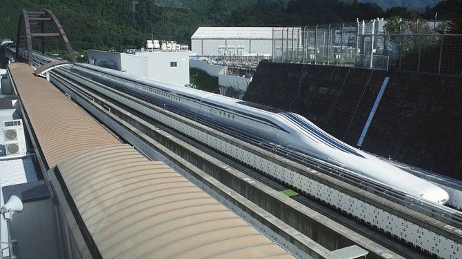 L0 Series – greičiausias traukinys pasaulyje, aišku, važinėjantis Japonijoje. ( Saruno Hirobano, Wikimedia(CC BY-SA 3.0)