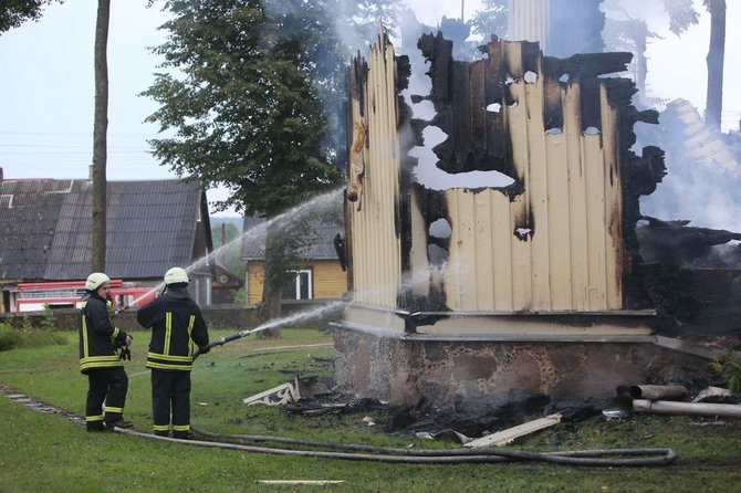 Aliaus Koroliovo/15min.lt nuotr./Balbieriškio bažnyčios gaisras