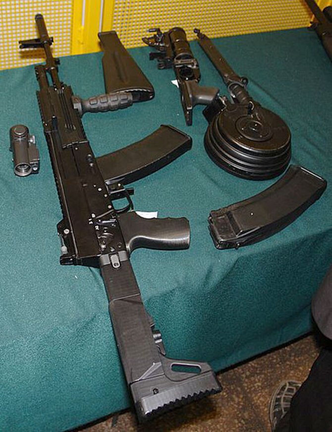 commons.wikimedia.org/Cslava2003 nuotr./Automatas AK-12