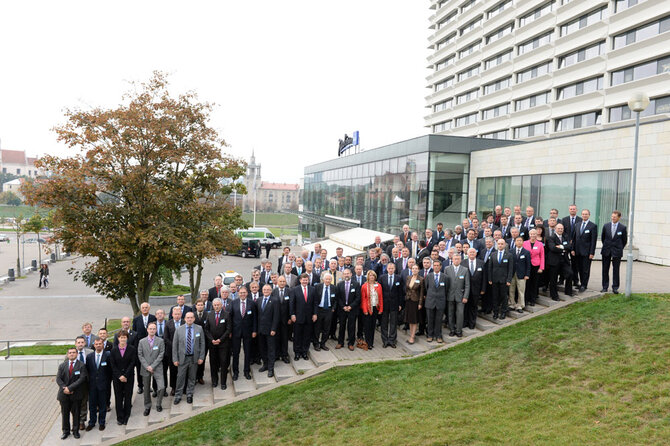 Alfredo Pliadžio nuotr./Vilniuje vykusios NATO Mokslo ir technologijų organizacijos tarybos sesijos dalyviai