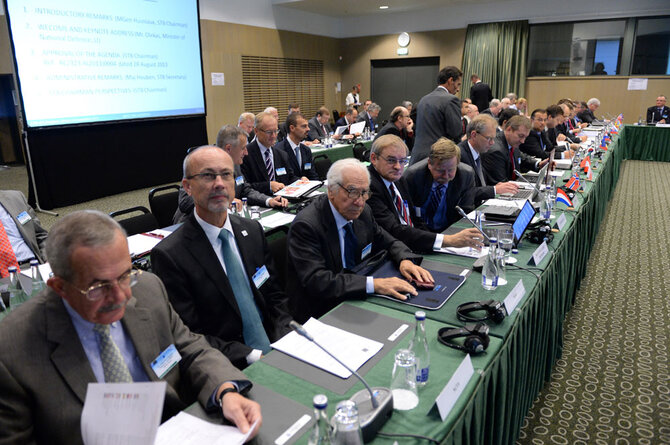 Alfredo Pliadžio nuotr./Vilniuje vykusios NATO Mokslo ir technologijų organizacijos tarybos sesijos akimirka