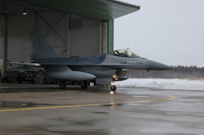 Vrš. Alvydo Tamošiūno nuotr./Belgijos nakintuvas F-16