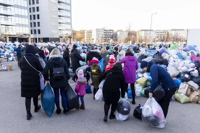 Irmanto Gelūno / 15min nuotr./Vilniuje renkama parama nuo karo nukentėjusiems ukrainiečiams