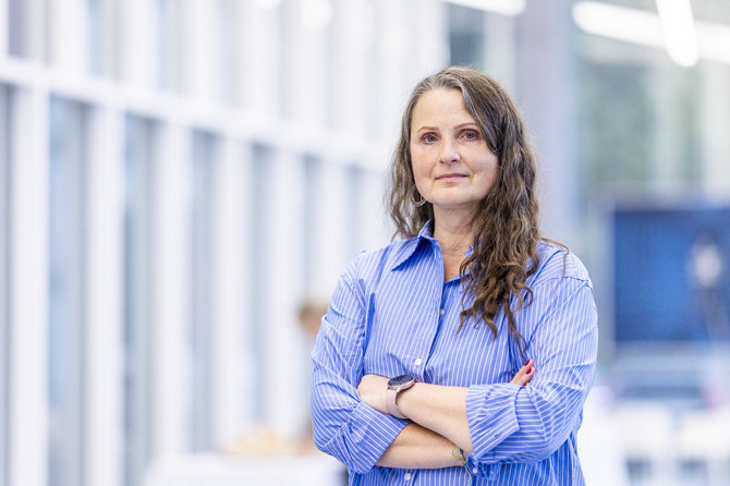 Irmanto Gelūno / BNS nuotr./FTMC mokslininkė, medžiagų inžinerijos specialistė doc. dr. Renata Butkutė 