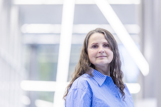 Irmanto Gelūno / BNS nuotr./FTMC mokslininkė, medžiagų inžinerijos specialistė doc. dr. Renata Butkutė 