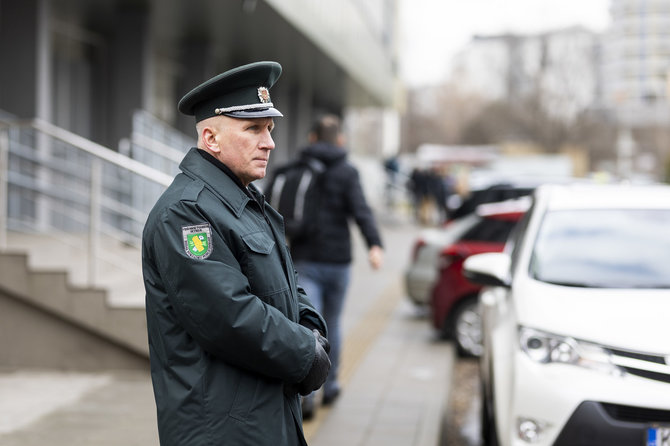 Irmanto Gelūno / BNS nuotr./Skandalas Vilniaus rajono savivaldybėje: neleidžiama išvežti biuletenių