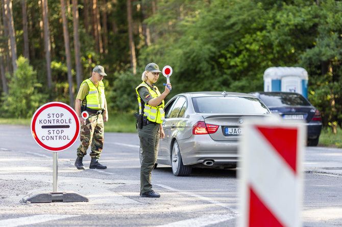 Irmanto Gelūno / BNS nuotr./Atvykstančiųjų į Lietuvą patikra Būtingės pasienio kontrolės punkte