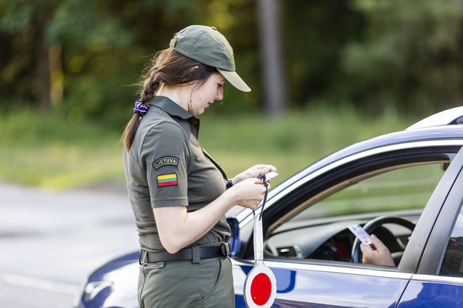 Irmanto Gelūno / BNS nuotr./Atvykstančiųjų į Lietuvą patikra Būtingės pasienio kontrolės punkte