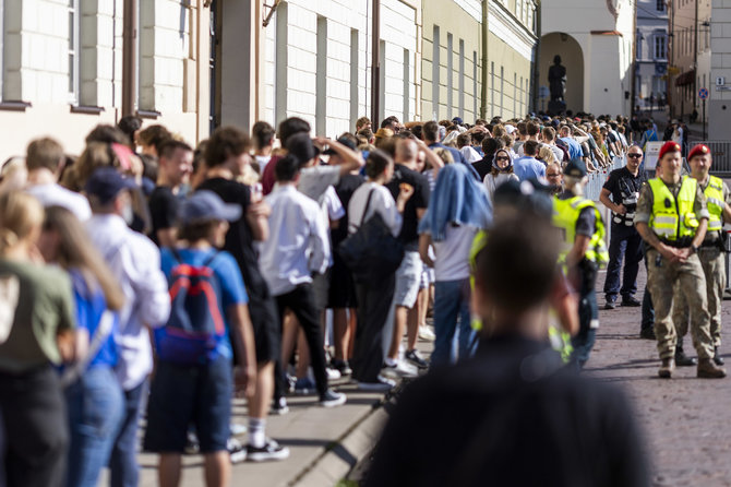 Irmanto Gelūno / BNS nuotr./Joe Bideno kalbos laukia minios žmonių