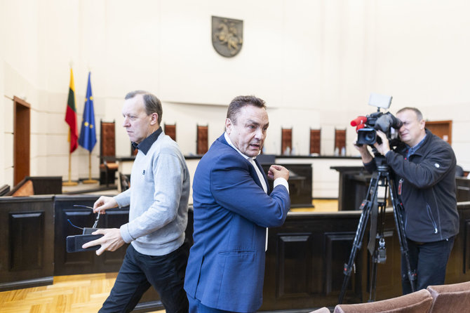 Irmanto Gelūno / BNS nuotr./Pradės nagrinėti apkaltos iniciatyvą Seimo nariui Petrui Gražuliui