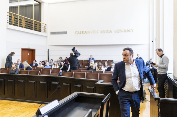Irmanto Gelūno / BNS nuotr./Konstitucinis Teismas nagrinėja apkaltos iniciatyvą Seimo nariui Petrui Gražuliui