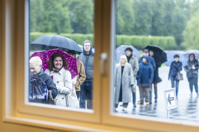 Irmanto Gelūno / BNS nuotr./Prasidėjo balsavimas iš anksto Respublikos Prezidento rinkimuose ir referendume