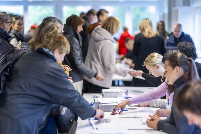 Irmanto Gelūno / BNS nuotr./Prasidėjo balsavimas iš anksto Respublikos Prezidento rinkimuose ir referendume