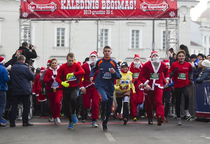 Vilniaus gatvėse – kalėdinis bėgimas.