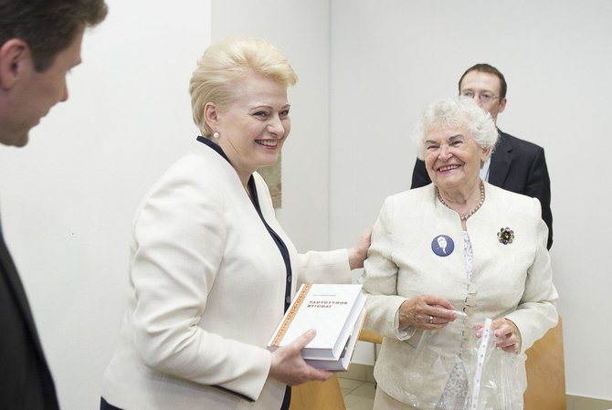 Irmanto Gelūno/15min.lt nuotr./Dalia Grybauskaitė ir Ona Voverienė