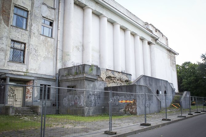 Irmanto Gelūno/15min.lt nuotr./Apleisti Vilniaus Profsąjungų rūmai.