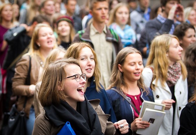 Irmanto Gelūno/15min.lt nuotr./Vilniaus Universiteto (VU) studentai griausmingai paminėjo mokslo metų pradžią.