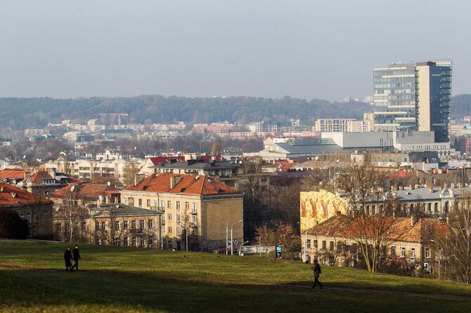 Irmanto Gelūno / BNS nuotr./Vilnius paniręs į melsvą rūką