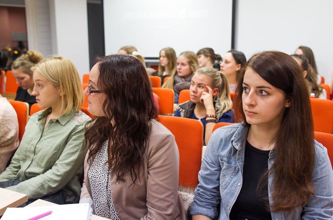 Irmanto Gelūno/15min.lt nuotr./Vilniaus universiteto studentai klausėsi paskaitos apie valstybių propagandą.