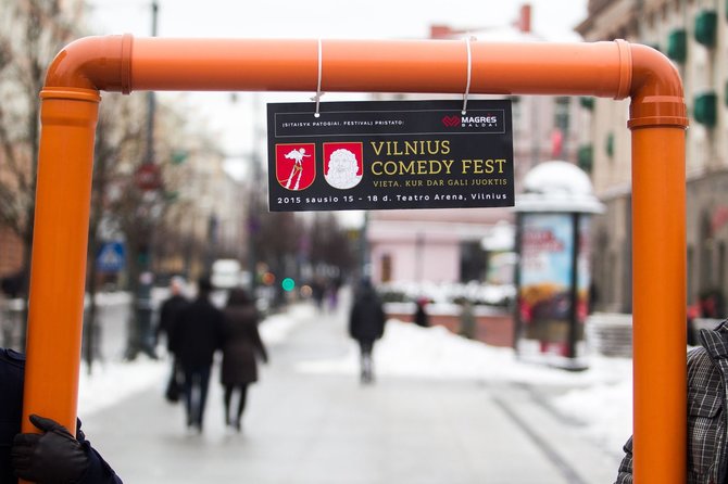 Irmanto Gelūno/15min.lt nuotr./Artėjant „Vilnius Comedy Fest“ sostinėje atidengta „Džiaugsmo arka“