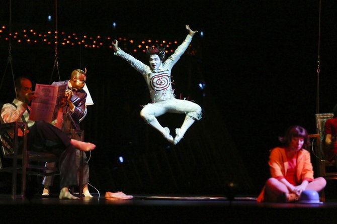 Irmanto Gelūno/15min.lt nuotr./„Cirque du Soleil“ pasirodymo „Quidam“ akimirka