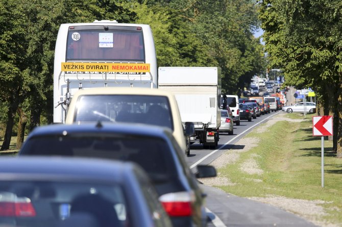 Irmanto Gelūno/15min.lt nuotr./Šiokia tokia spūstis prie įvažiavimo į Palangą