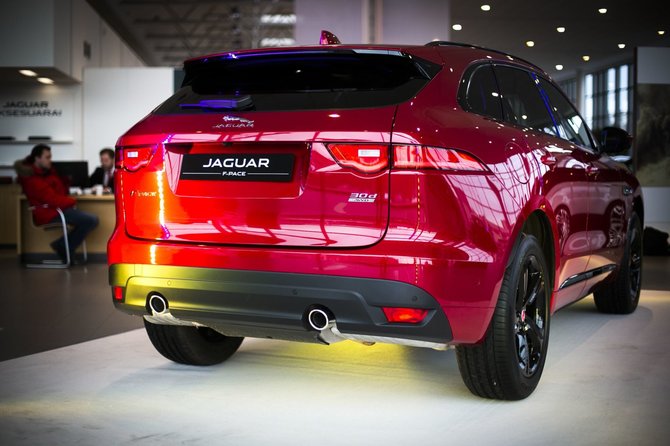 Irmanto Gelūno/15min.lt nuotr./ Naujasis „Jaguar F-PACE“ atkeliavo į Vilnių