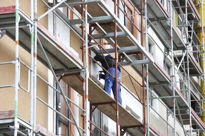 Irmanto Gelūno / 15min nuotr./Administracinėse patalpose įrenginėjami butai