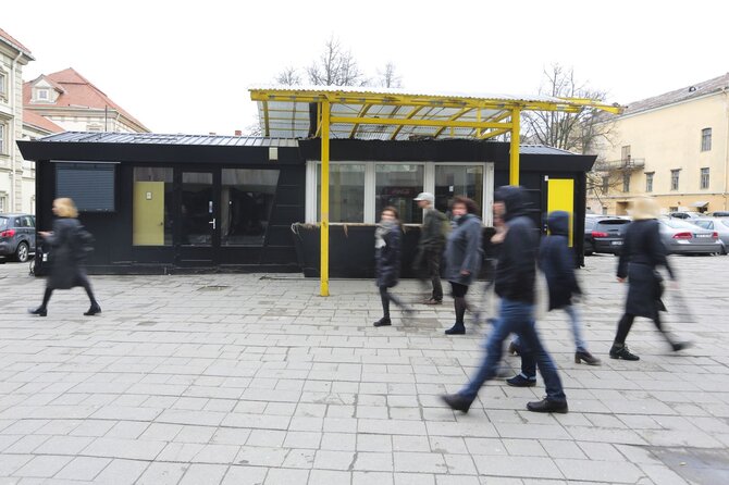 Irmanto Gelūno / 15min nuotr./Lauko kavinė Vilniaus ir Liejyklos gatvių sankirtoje