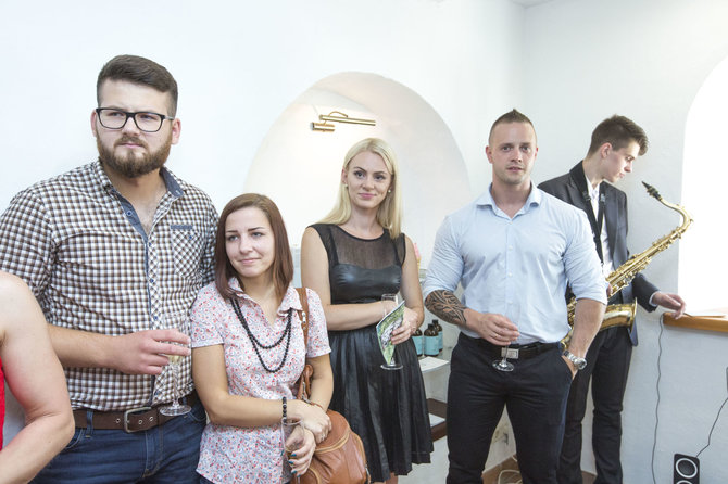 Irmanto Gelūno / 15min nuotr./Kauno senamiestyje atidarytas pirmasis mieste barzdų skutimo salonas „Old Town Barbers“