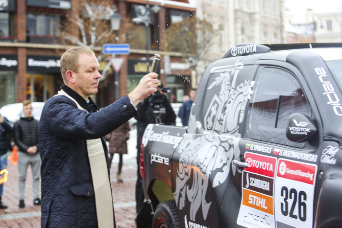 Irmanto Gelūno / 15min nuotr./Pristatytas naujasis Benedikto Vanago automobilis, kuriuo jis lenktyniaus Dakaro ralyje