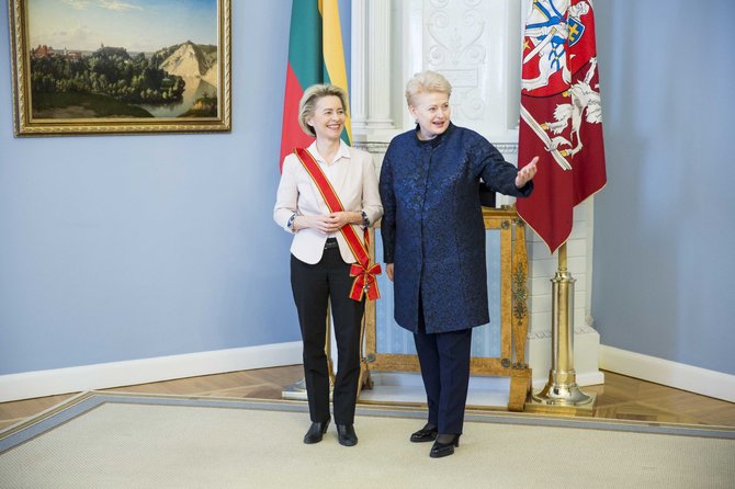 Irmanto Gelūno / 15min nuotr./Dalia Grybauskaitė apdovanojo ordinu „Už nuopelnus Lietuvai“ Didžiuoju kryžiumi Vokietijos gynybos ministrę Ursula von der Leyen