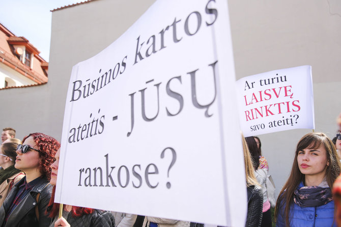 Irmanto Gelūno / 15min nuotr./Lietuvos edukologijos universiteto studentai suorganizavo piketą. 
