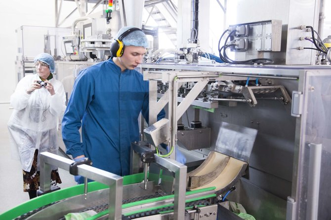 Irmanto Gelūno / 15min nuotr./Kooperatyvas „Grybai LT“ ketvirtadienį Širvintose atidarė robotizuotą maisto gamyklą