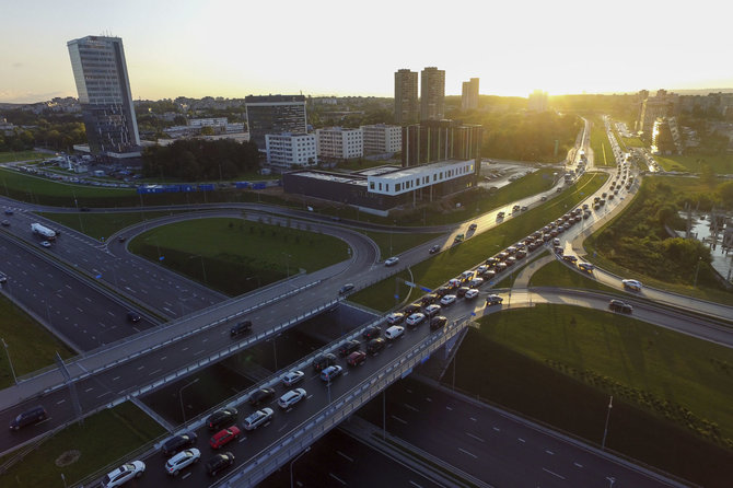 Irmanto Gelūno / 15min nuotr./Rytinė spūstis iš Pilaitės mikrorajono 