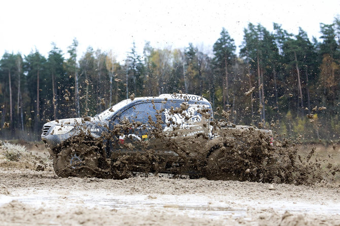 Irmanto Gelūno / 15min nuotr./Benediktas Vanagas karjere išbandė Dakaro automobilį.
