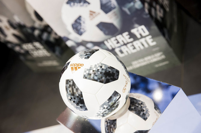 Irmanto Gelūno / 15min nuotr./2018 metų pasaulio futbolo čempionatui skirto futbolo kamuolio pristatymas