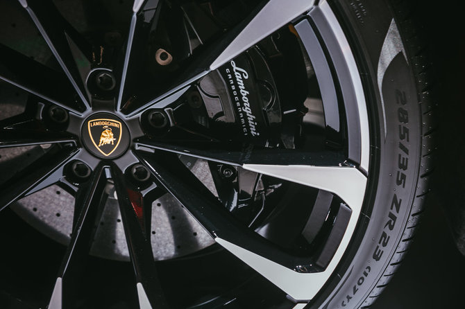 Irmanto Gelūno / 15min nuotr./Ženevos parodoje - „Lamborghini Urus“: pirmasis sportinių automobilių gamintojo visureigis