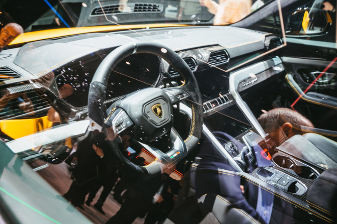 Irmanto Gelūno / 15min nuotr./Ženevos parodoje - „Lamborghini Urus“: pirmasis sportinių automobilių gamintojo visureigis