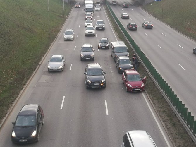 15min nuotr./Trijų automobilių avarija Geležinio Vilko gatvėje