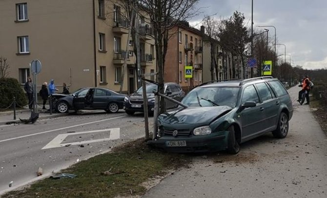 Nuotrauka iš „Facebook“ profilio „Kur stovi policija Kaune“/Įvykio vietoje