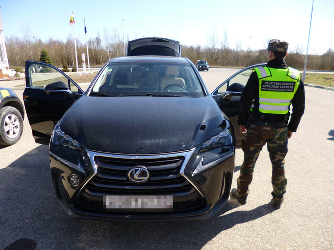 VSAT nuotr./Sulaikytas „Lexus NX 300h“ visureigis